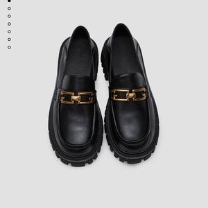 Lattelier Leather Loafers with Chain